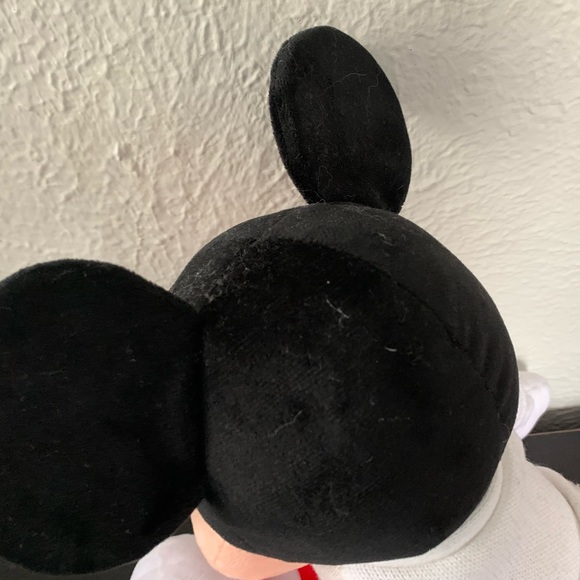 Disney’s Mickey and Minnie Valentine’s Day Plushies - Picture 9 of 9